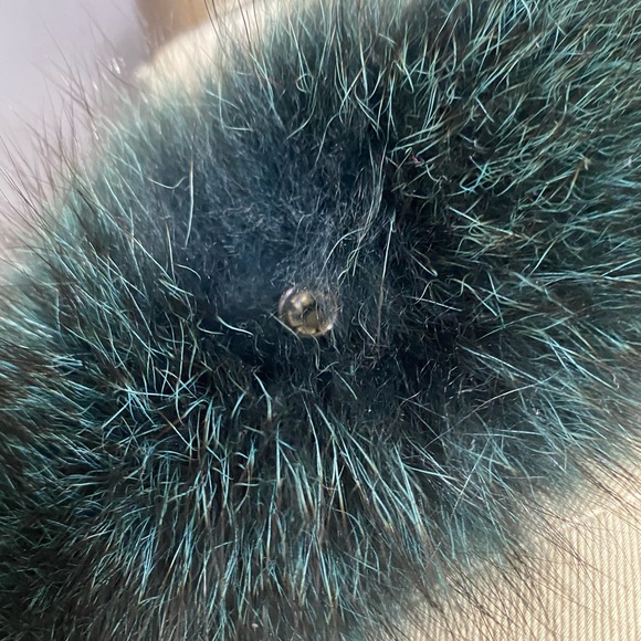 Forest green Fur Collar with Snap Closure - Picture 5 of 6